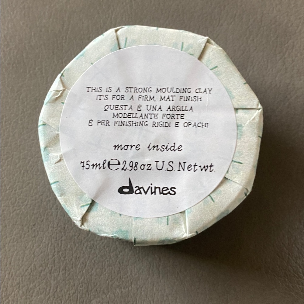 Davines This is a strong moulding clay NEW!